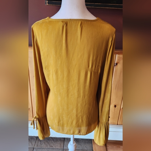 MUSTARD SEED blouse Size Medium Yellow Flowy Button Blouse - Picture 4 of 11